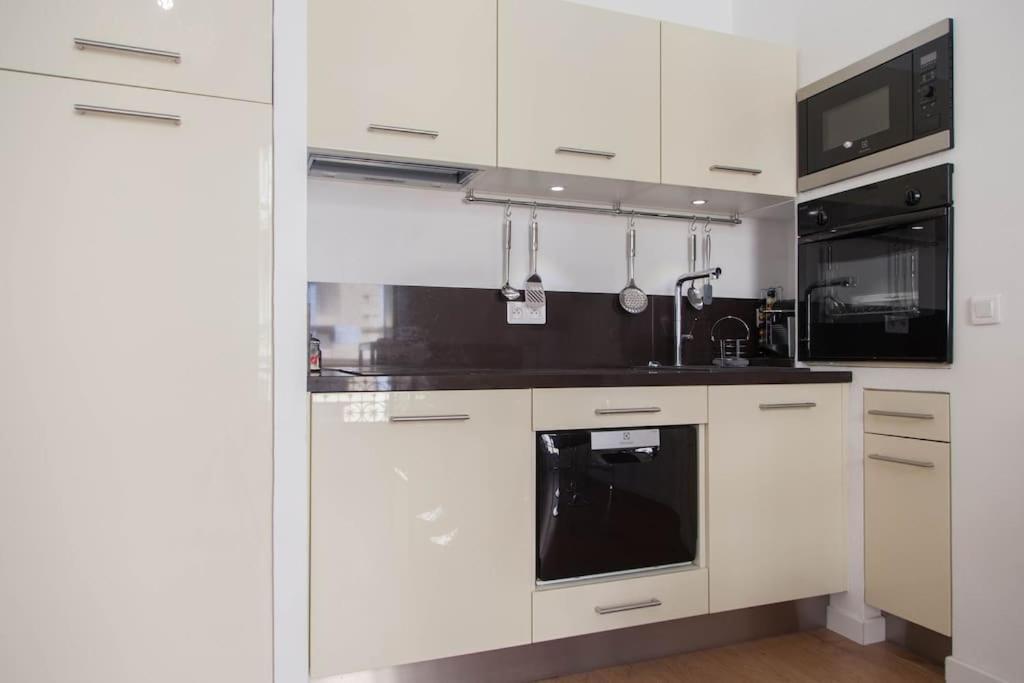 #28 1 Bdr Flat Ac Balcony Hper Central 10Mins To Beach & Old Town Ніцца Екстер'єр фото