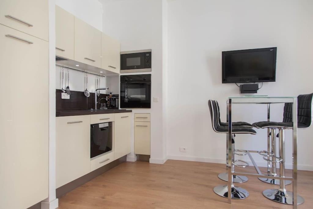 #28 1 Bdr Flat Ac Balcony Hper Central 10Mins To Beach & Old Town Ніцца Екстер'єр фото