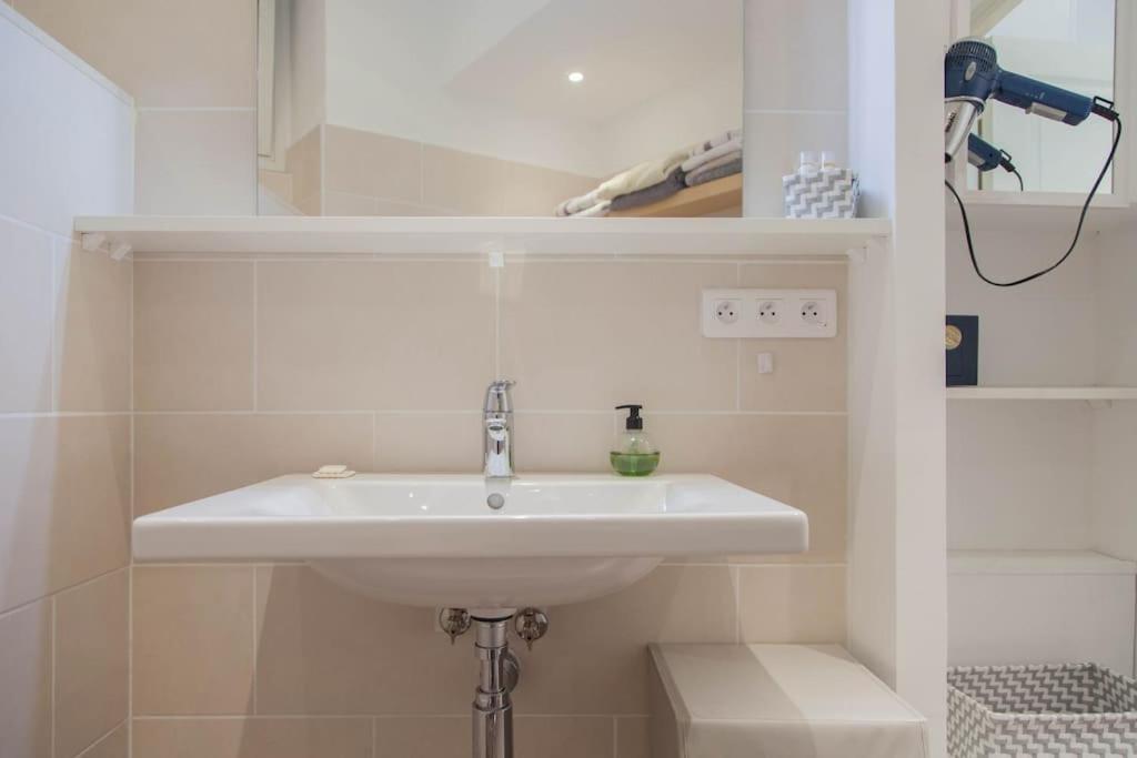 #28 1 Bdr Flat Ac Balcony Hper Central 10Mins To Beach & Old Town Ніцца Екстер'єр фото