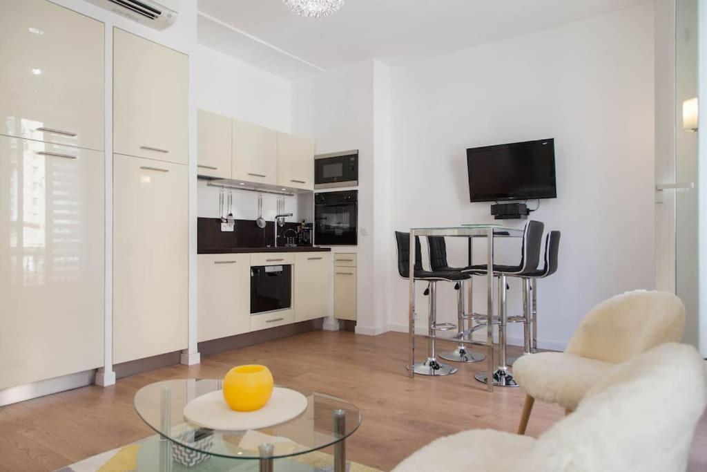#28 1 Bdr Flat Ac Balcony Hper Central 10Mins To Beach & Old Town Ніцца Екстер'єр фото