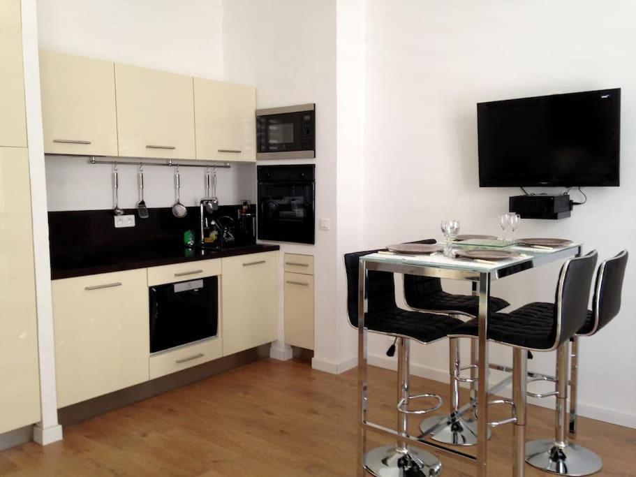 #28 1 Bdr Flat Ac Balcony Hper Central 10Mins To Beach & Old Town Ніцца Екстер'єр фото