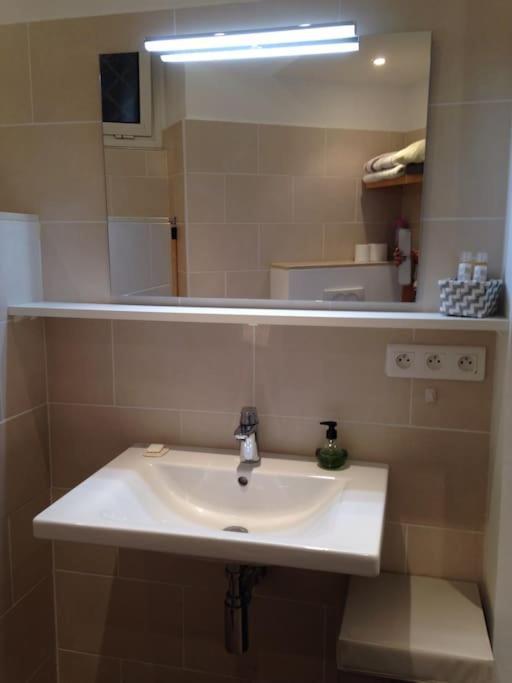 #28 1 Bdr Flat Ac Balcony Hper Central 10Mins To Beach & Old Town Ніцца Екстер'єр фото