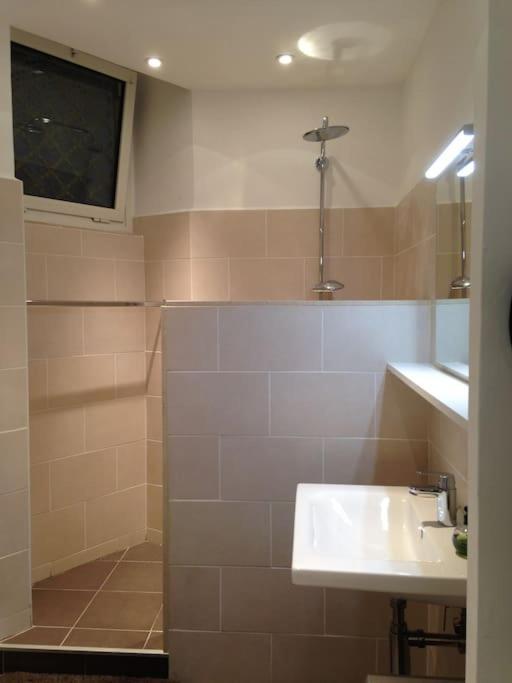 #28 1 Bdr Flat Ac Balcony Hper Central 10Mins To Beach & Old Town Ніцца Екстер'єр фото